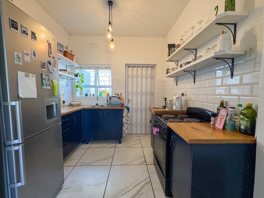 2 Bedroom Property for Sale in Vredehoek Western Cape